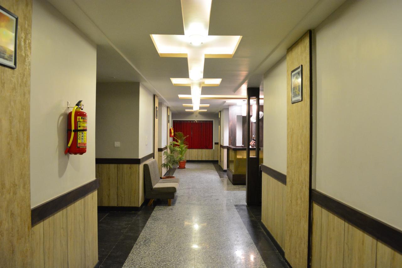Hotel Desert Inn Barmer ภายนอก รูปภาพ