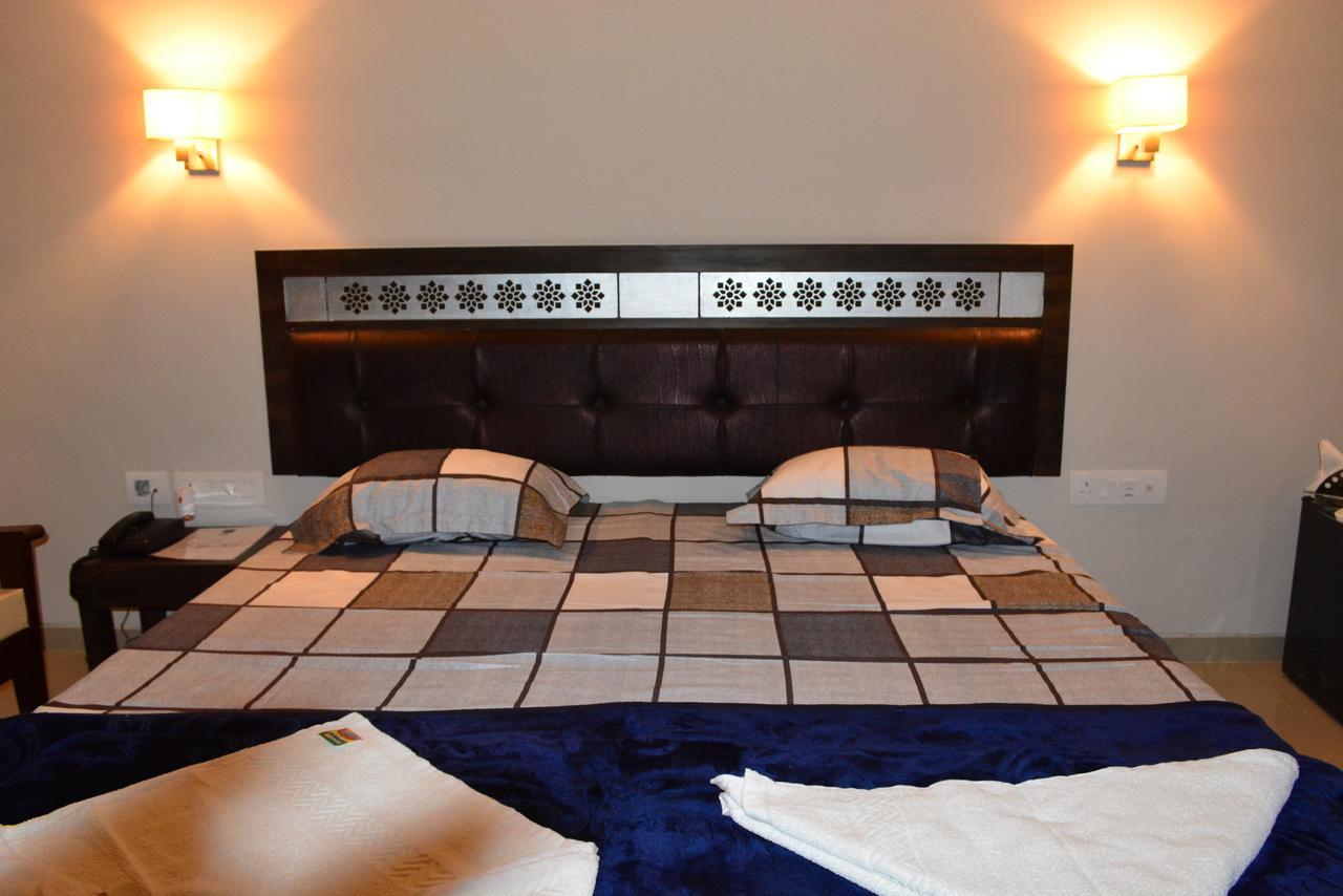 Hotel Desert Inn Barmer ภายนอก รูปภาพ